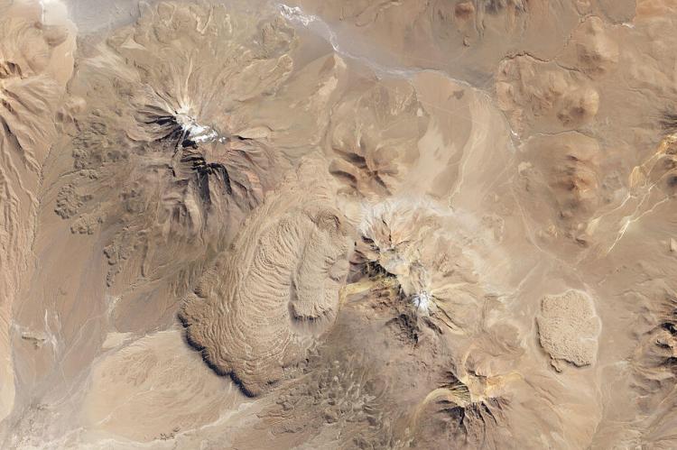 The lobate flows of the Cerro Chao lava dome, Altiplano-Puna Volcanic Complex