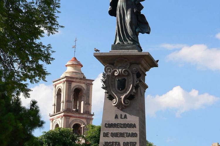 Statue of the Corregidora Josefa Ortiz de Dominguez, Santiago de Querétaro, México
