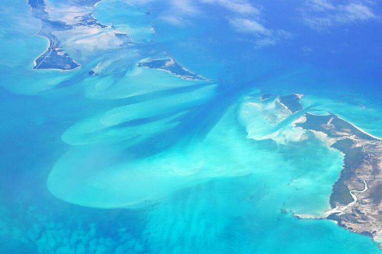 Tidal channels between Shroud Cay, Wax Cay and Norman's Cay, Exuma Islands, Bahamas