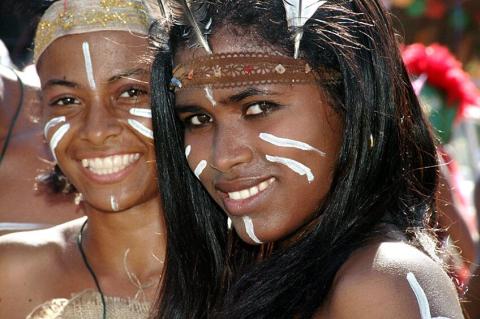 Taíno girls at the Dominican carnival in garments and makeup